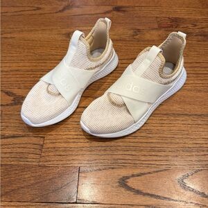 Adidas women’s cloudfoam comfort Beige Slip-On Sneakers 7.5 7 1/2 cream white